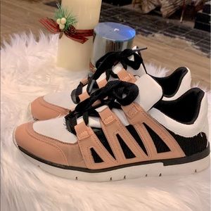 🆑 3/$35 | Super cute sneakers 💕